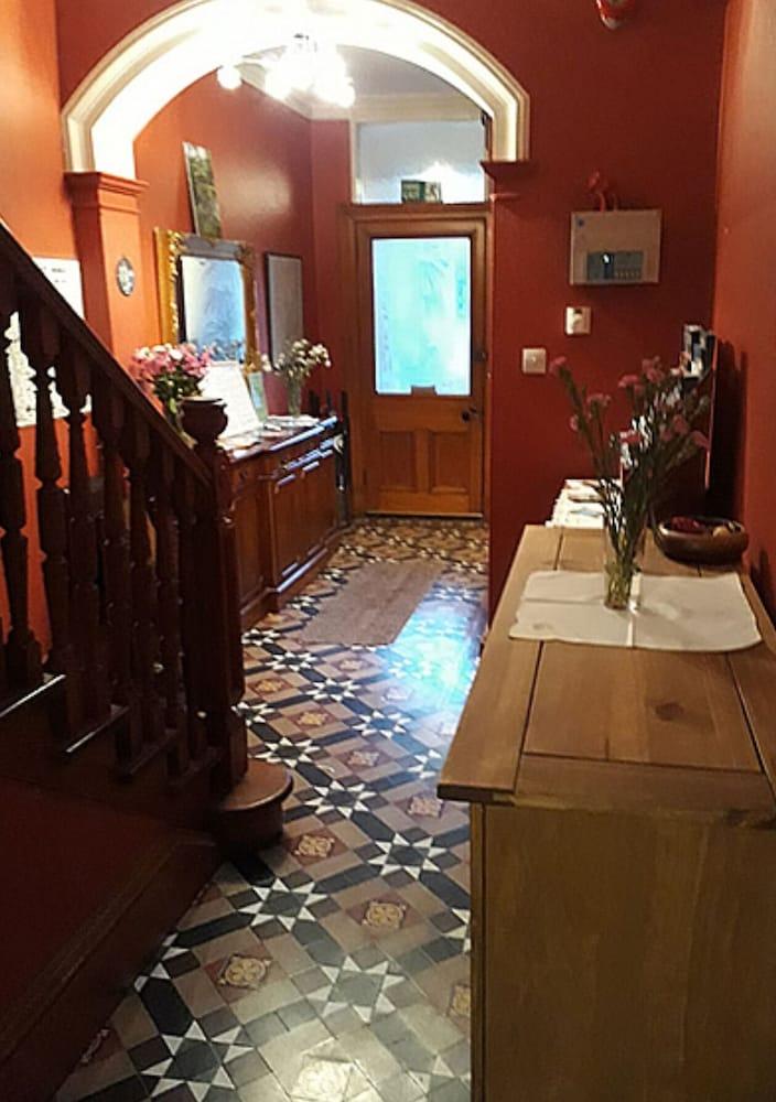 אינברנס Cedar Villa Guest House מראה חיצוני תמונה
