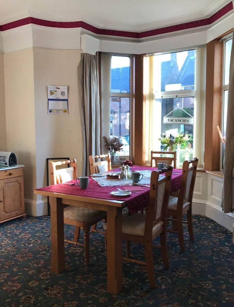 אינברנס Cedar Villa Guest House מראה חיצוני תמונה